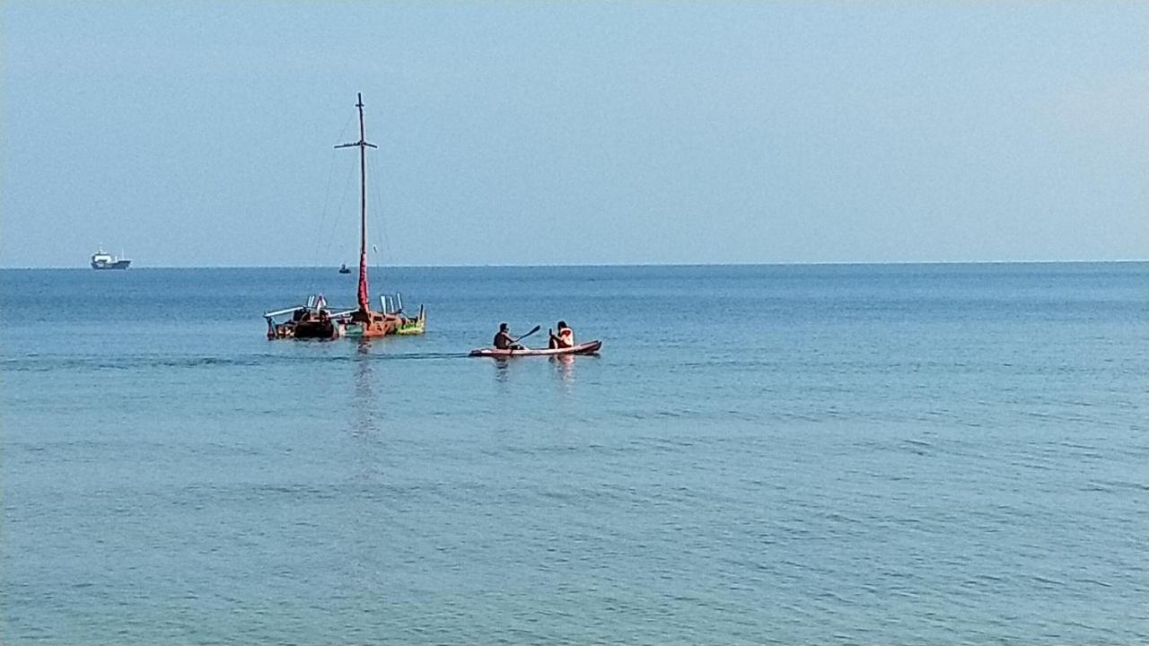 Omah Laut Bondo Jepara - By The Beach, Direct View Of The Sea, Great Base For Water Sports Margokerto Εξωτερικό φωτογραφία